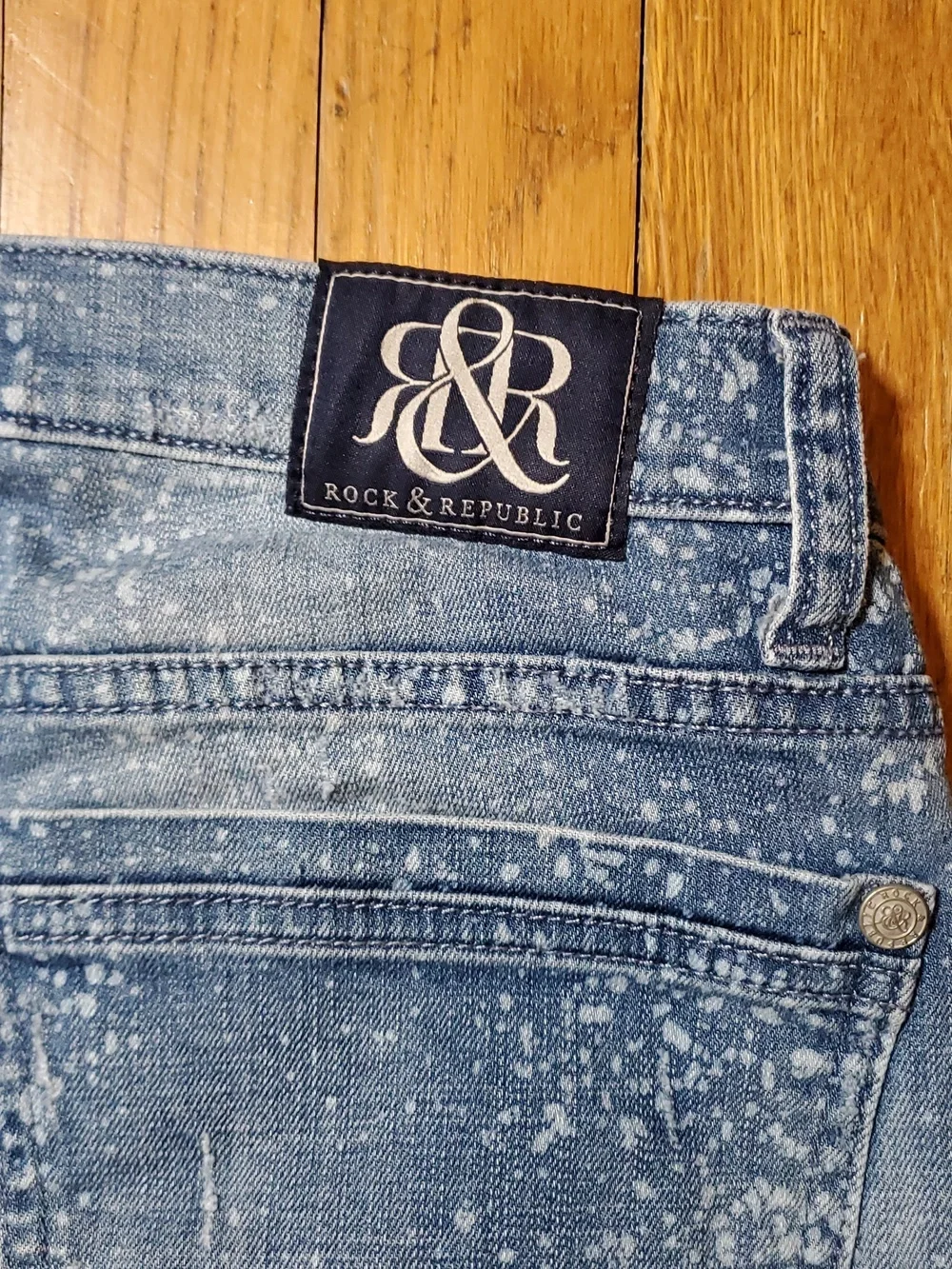 Rock & Republic Blue Skinny Jeans with White Paint-Splatter
